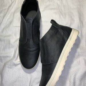 Foe-leather shoes